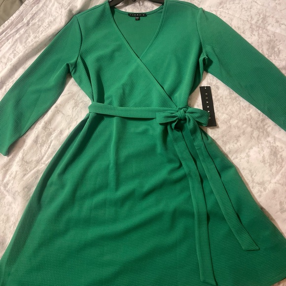 Tiana B. Dresses & Skirts - NWT. Tiana B. Knee length dress, cross over V neck, SIZE: LARGE